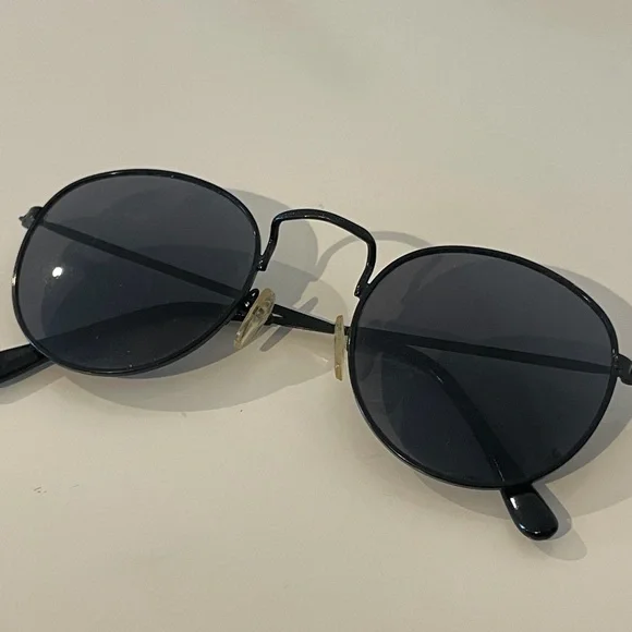 Stylish Black Round Sunglasses - Picture 2 of 4